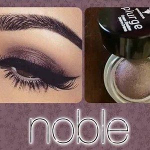 Younique - Cream Shadow -  Grey Plum Shimmer